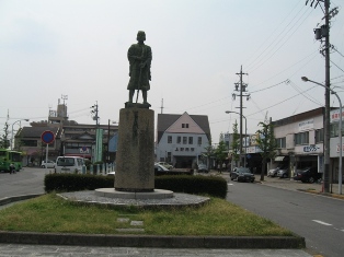 a big bronze statue of Matuo Basyou